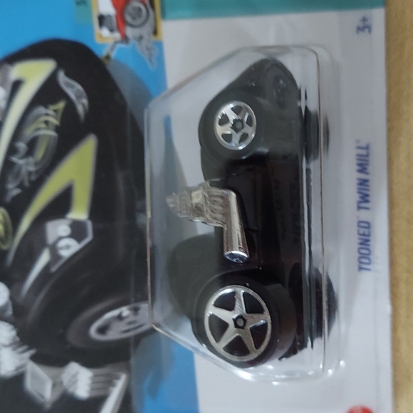 Hot Wheels Tooned Twin Mill - Picture 7 of 8